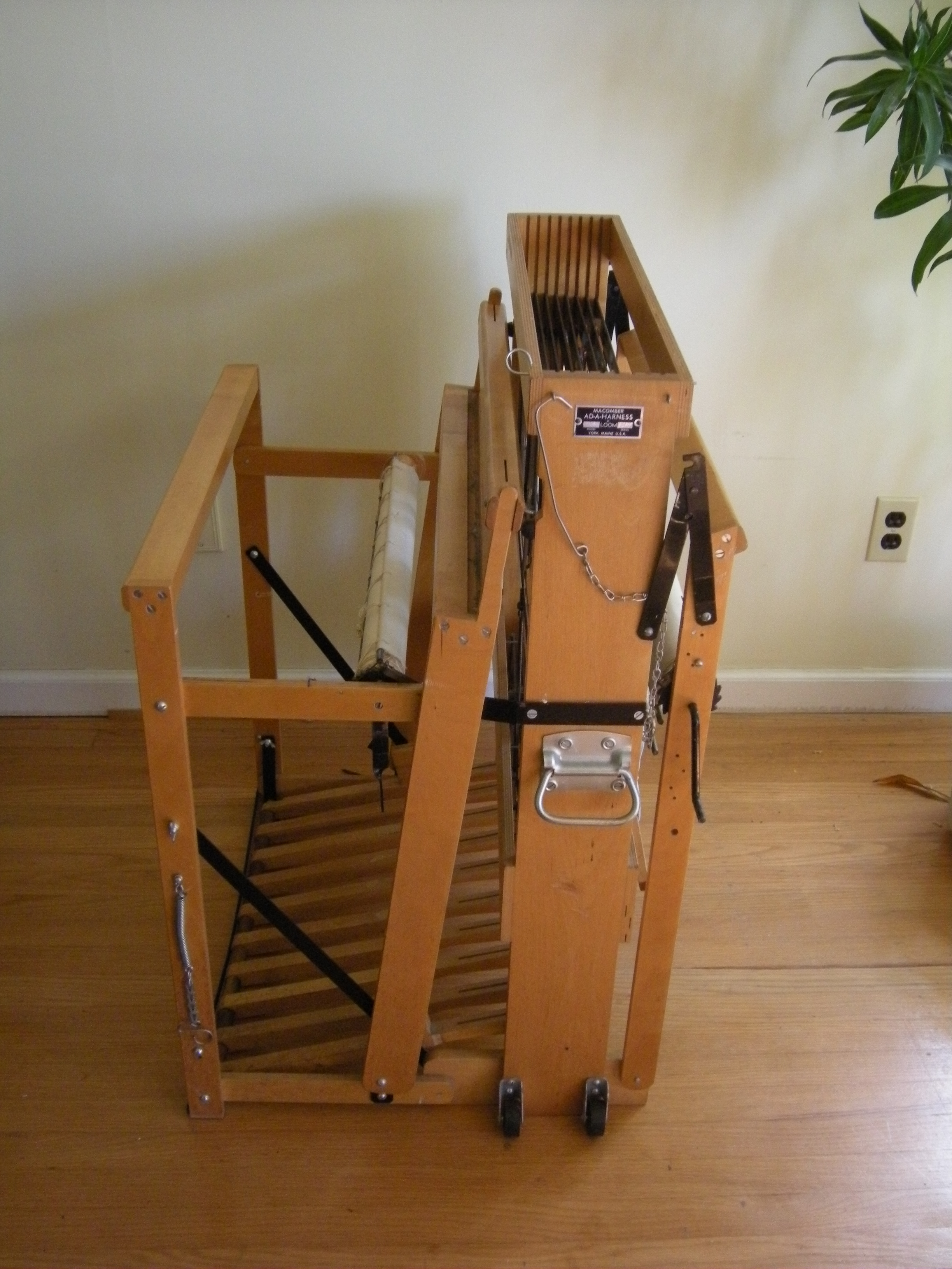 Closed Macomber Loom